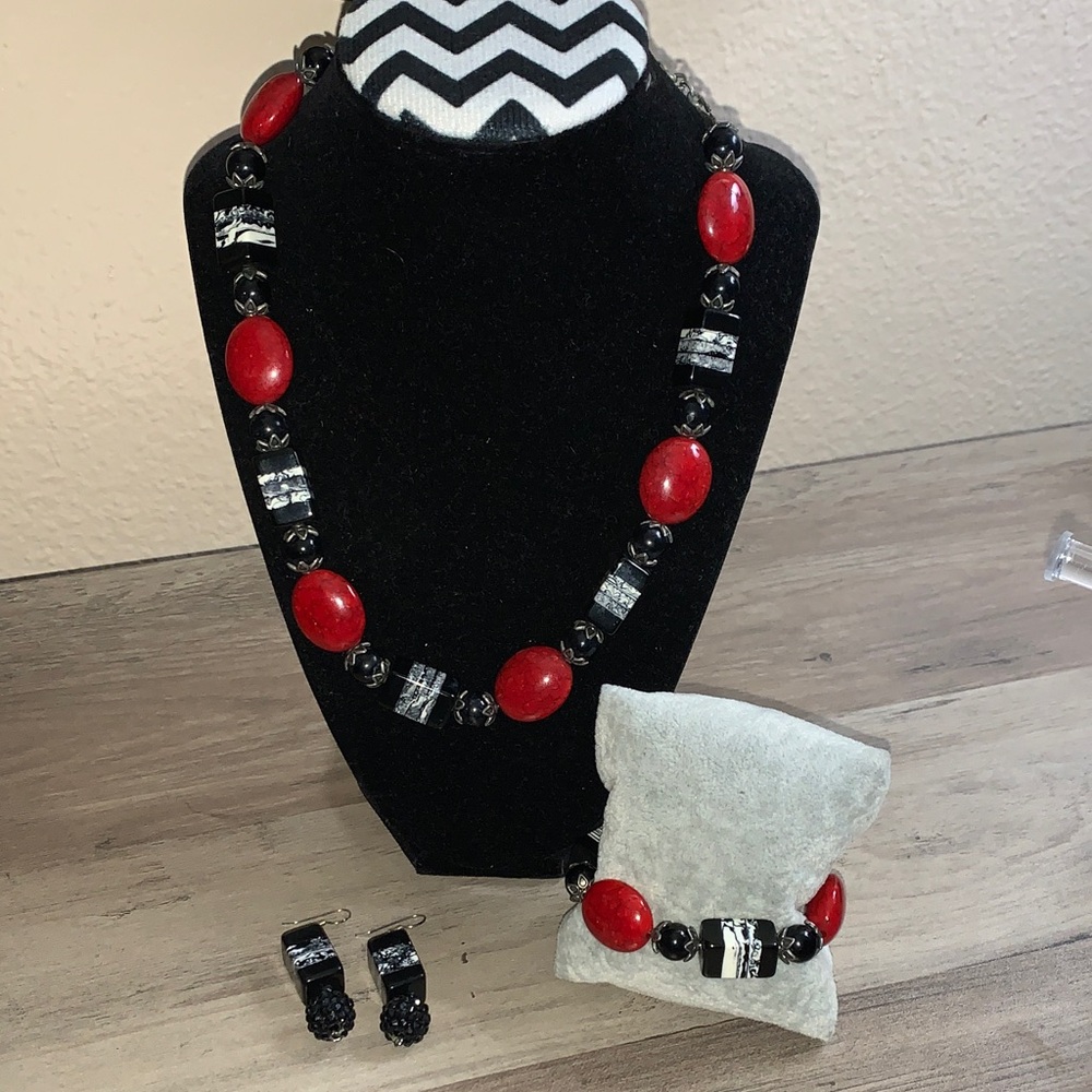 Elegant Red and Black Beaded Jewelry Set